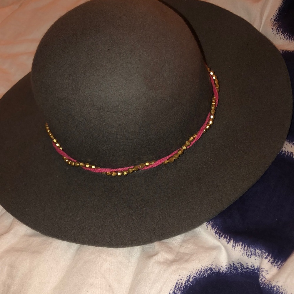 cute hat - Picture 2 of 3